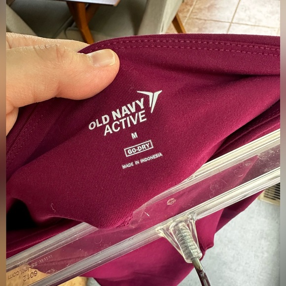 NWOT Old Navy Burgundy Red Leggings / Yoga Pants - Size M - Picture 3 of 3